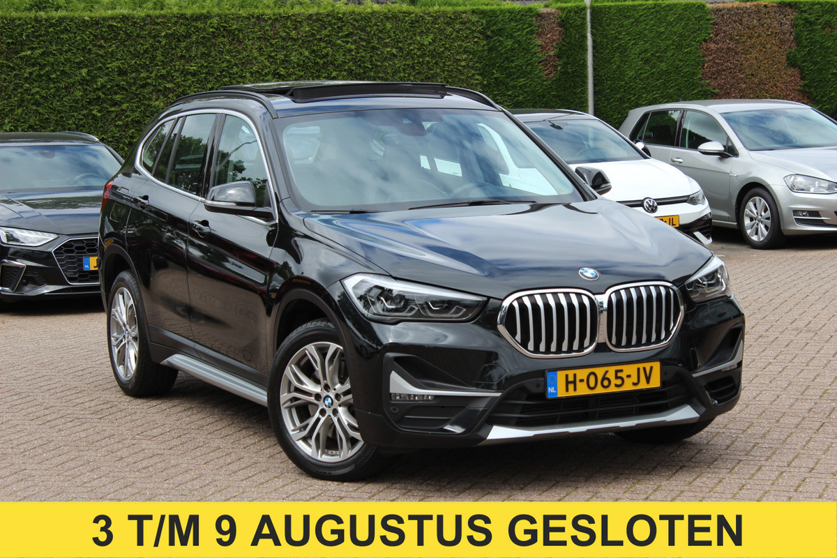BMW X1 sDrive20i High Executive / Panoramadak / Leder / CarPlay / Parkeerhulp V+A / 18'' / Sportstoelen / DAB / Stoelverwarming / Cruise Control