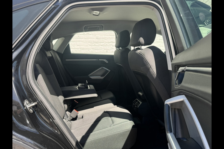 Audi Q3 Sportback 35 TFSI S-line Adaptive cruise Digitaal dashboard Led Clima Stoelverwarming Carplay