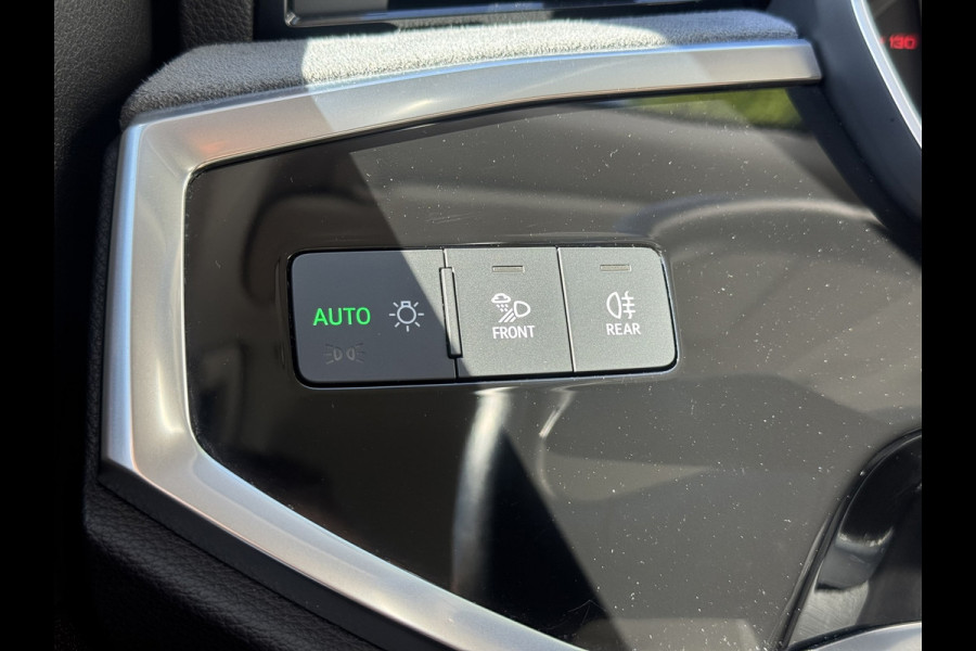 Audi Q3 Sportback 35 TFSI S-line Adaptive cruise Digitaal dashboard Led Clima Stoelverwarming Carplay