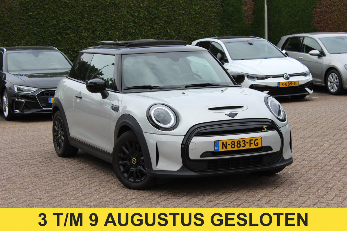 MINI Electric MINI Yours 33 kWh / SoH 95,3% / Panoramadak / Leder / Keyless / 17'' / CarPlay / Navigatie / Stuur+Stoelverwarming / Cruise Control / LED Koplampen