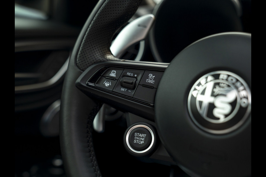 Alfa Romeo Giulia 2.0T Veloce 280pk AWD Full Option! | Pano-dak | Harman/Kardon | Ragazzon | Adapt. cruise | CarPlay