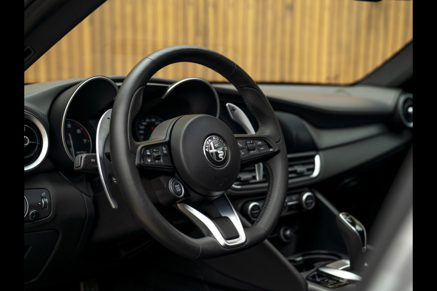 Alfa Romeo Giulia 2.0T Veloce 280pk AWD Full Option! | Pano-dak | Harman/Kardon | Ragazzon | Adapt. cruise | CarPlay
