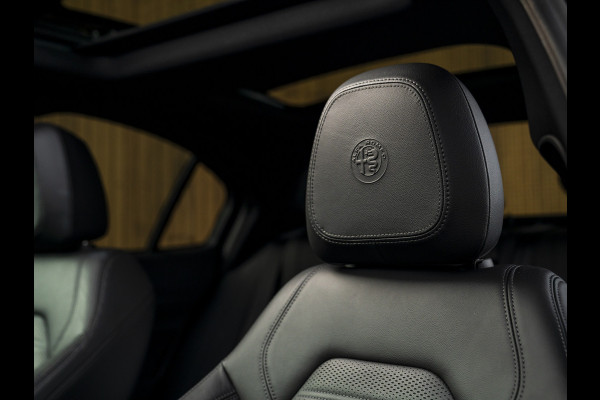 Alfa Romeo Giulia 2.0T Veloce 280pk AWD Full Option! | Pano-dak | Harman/Kardon | Ragazzon | Adapt. cruise | CarPlay