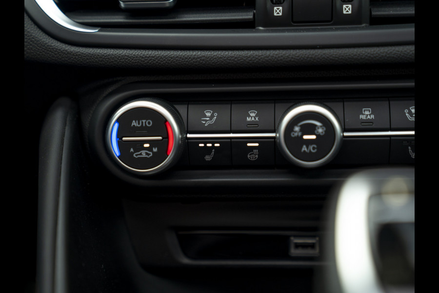 Alfa Romeo Giulia 2.0T Veloce 280pk AWD Full Option! | Pano-dak | Harman/Kardon | Ragazzon | Adapt. cruise | CarPlay