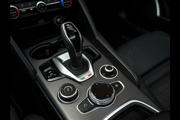 Alfa Romeo Giulia 2.0T Veloce 280pk AWD Full Option! | Pano-dak | Harman/Kardon | Ragazzon | Adapt. cruise | CarPlay