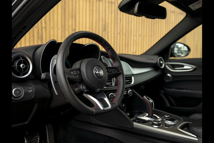 Alfa Romeo Giulia 2.0 T GME AWD Competizione | Harman/Kardon | Adapt. cruise | Veloce stoelen | CarPlay