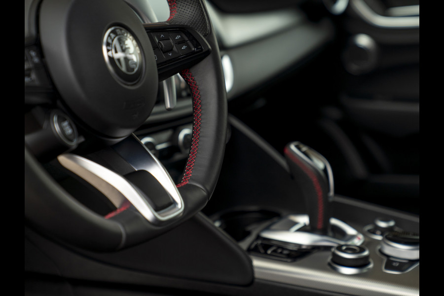 Alfa Romeo Giulia 2.0 T GME AWD Competizione | Harman/Kardon | Adapt. cruise | Veloce stoelen | CarPlay