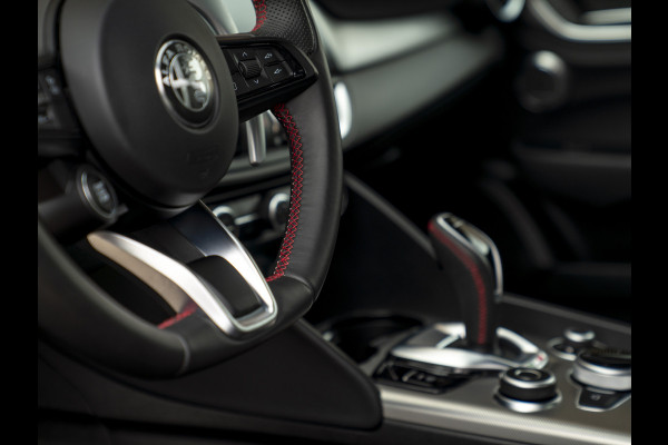 Alfa Romeo Giulia 2.0 T GME AWD Competizione | Harman/Kardon | Adapt. cruise | Veloce stoelen | CarPlay
