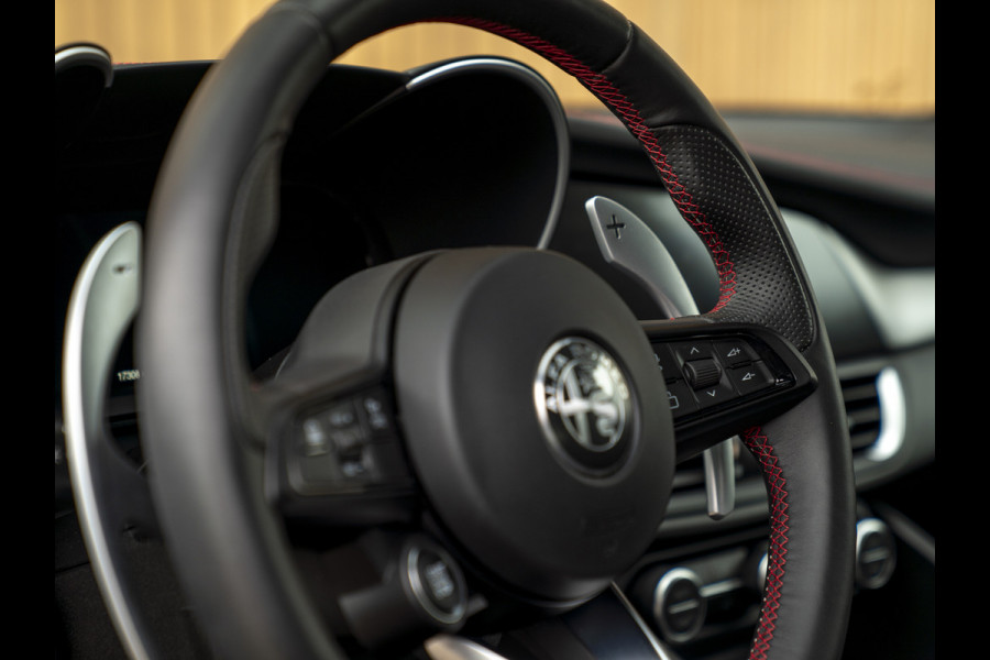 Alfa Romeo Giulia 2.0 T GME AWD Competizione | Harman/Kardon | Adapt. cruise | Veloce stoelen | CarPlay