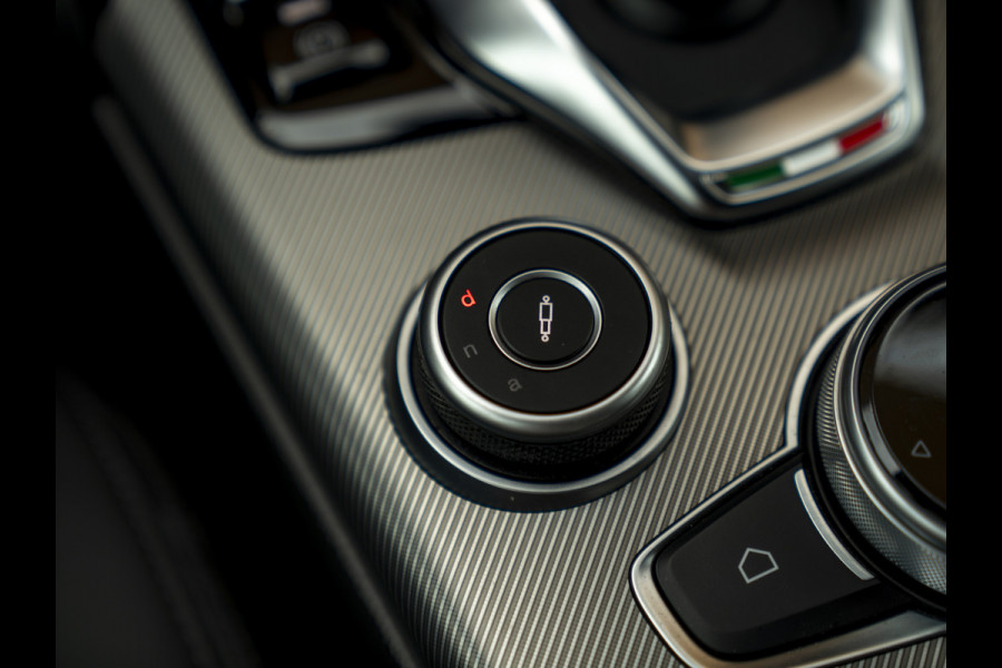 Alfa Romeo Giulia 2.0 T GME AWD Competizione | Harman/Kardon | Adapt. cruise | Veloce stoelen | CarPlay