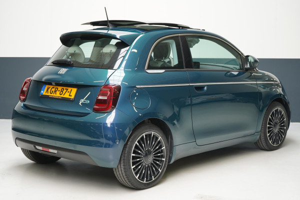Fiat 500E La Prima 42 kWh | SoH 90,6% | Schuif/kanteldak | Carplay | Adaptive cruise | Parkeersensoren | Pack winter | Lm velgen