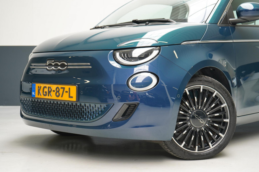 Fiat 500E La Prima 42 kWh | SoH 90,6% | Schuif/kanteldak | Carplay | Adaptive cruise | Parkeersensoren | Pack winter | Lm velgen
