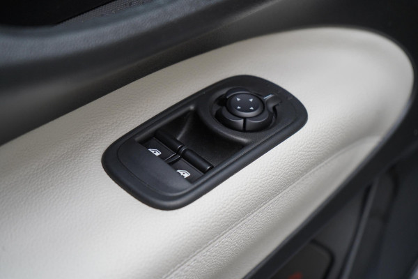 Fiat 500E La Prima 42 kWh | SoH 90,6% | Schuif/kanteldak | Carplay | Adaptive cruise | Parkeersensoren | Pack winter | Lm velgen