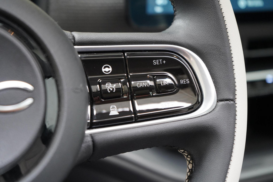 Fiat 500E La Prima 42 kWh | SoH 90,6% | Schuif/kanteldak | Carplay | Adaptive cruise | Parkeersensoren | Pack winter | Lm velgen