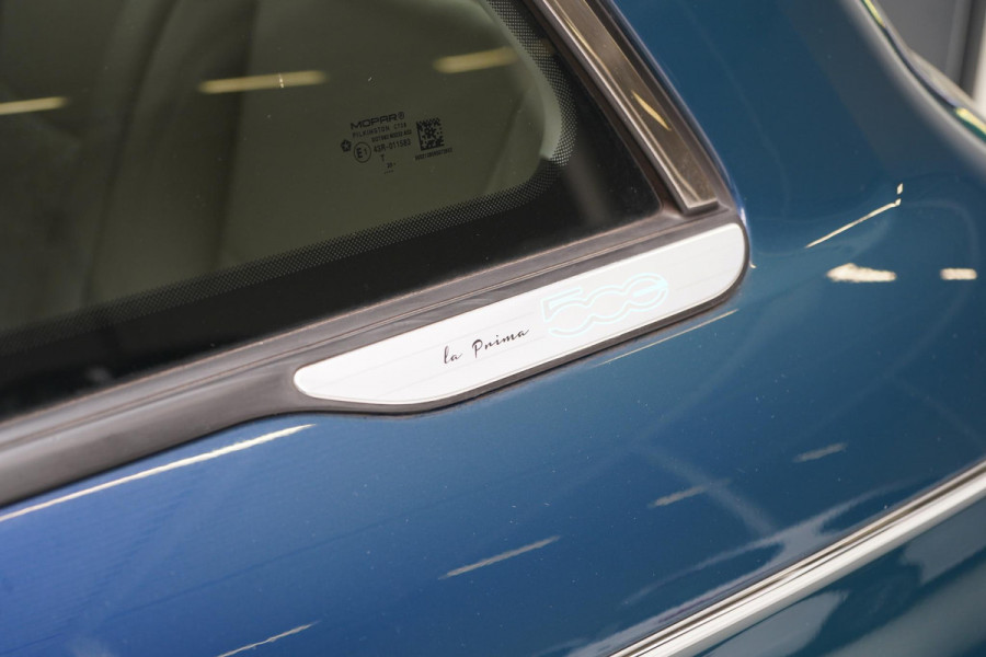 Fiat 500E La Prima 42 kWh | SoH 90,6% | Schuif/kanteldak | Carplay | Adaptive cruise | Parkeersensoren | Pack winter | Lm velgen
