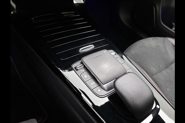 Mercedes-Benz A-Klasse 250 e Business Solution AMG Limited Panoramadak | AMG Line | Night pakket | Stoelverwarming | Achteruitrij camera Inclusief 24 maanden Mercedes-Benz Certified garantie voor Europa.