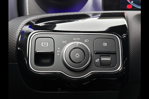 Mercedes-Benz A-Klasse 250 e Business Solution AMG Limited Panoramadak | AMG Line | Night pakket | Stoelverwarming | Achteruitrij camera Inclusief 24 maanden Mercedes-Benz Certified garantie voor Europa.