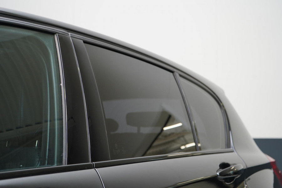 BMW 1-serie 116i Edition M Sport Shadow | Navigatie | Lm velgen | Leder | Unieke km-stand