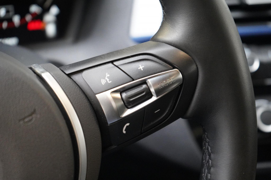 BMW 1-serie 116i Edition M Sport Shadow | Navigatie | Lm velgen | Leder | Unieke km-stand