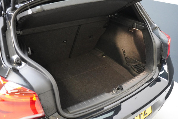BMW 1-serie 116i Edition M Sport Shadow | Navigatie | Lm velgen | Leder | Unieke km-stand