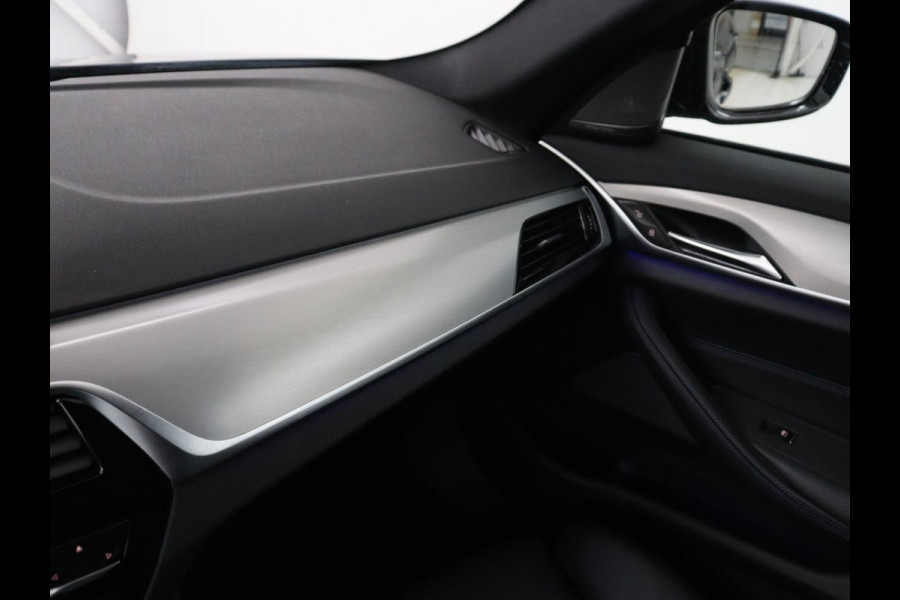 BMW 5 Serie Touring 530i xDrive M-sport High Executive | Panoramadak | Trekhaak | Head-up | 360 camera | Carplay | Harman/Kardon | Leder | Stuur/stoel verwarming | Virtual Dashboard | Cruise control |