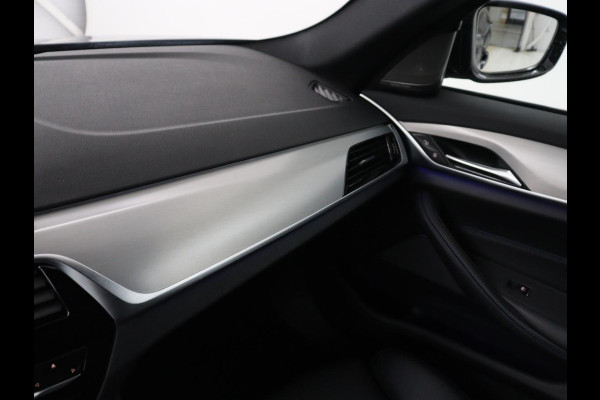 BMW 5 Serie Touring 530i xDrive M-sport High Executive | Panoramadak | Trekhaak | Head-up | 360 camera | Carplay | Harman/Kardon | Leder | Stuur/stoel verwarming | Virtual Dashboard | Cruise control |