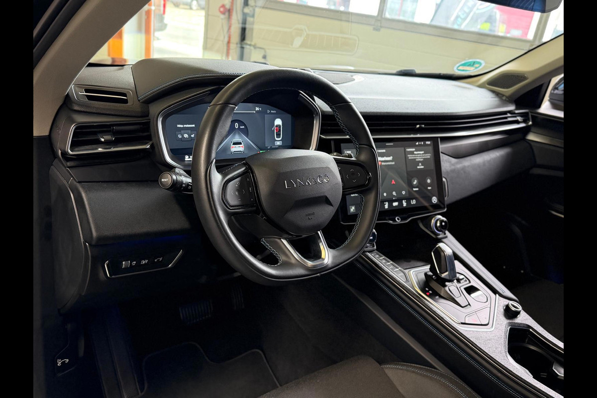 Lynk & Co 01 1.5 261PK Plug-in Hybrid, Pano, 360 Camera ,Apple Carplay