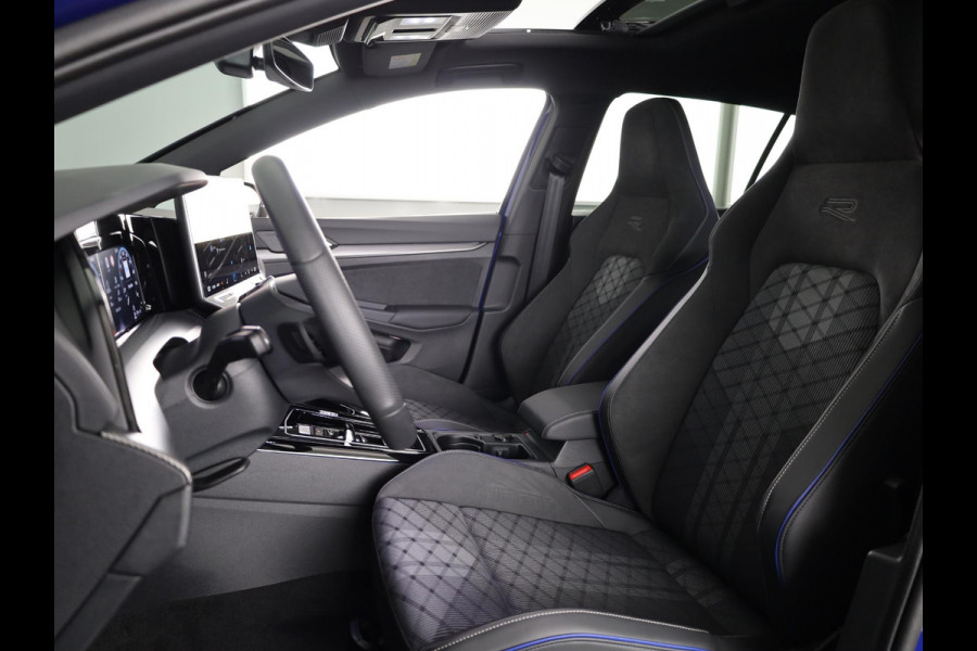 Volkswagen Golf 1.5 eTSI R-Line Edition 150 pk Automaat (DSG) | Verlengde garantie | Navigatie | Panoramadak | Parkeersensoren (Park assist) | Rondomzicht camera | Autom. airco (3 zones) | R-Line |