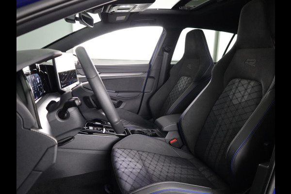 Volkswagen Golf 1.5 eTSI R-Line Edition 150 pk Automaat (DSG) | Verlengde garantie | Navigatie | Panoramadak | Parkeersensoren (Park assist) | Rondomzicht camera | Autom. airco (3 zones) | R-Line |
