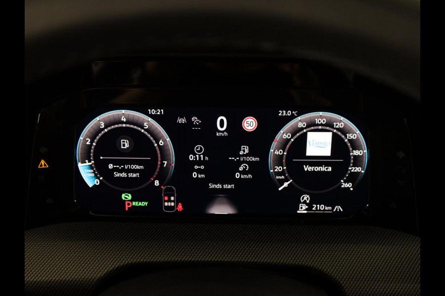 Volkswagen Golf 1.5 eTSI R-Line Edition 150 pk Automaat (DSG) | Verlengde garantie | Navigatie | Panoramadak | Parkeersensoren (Park assist) | Rondomzicht camera | Autom. airco (3 zones) | R-Line |