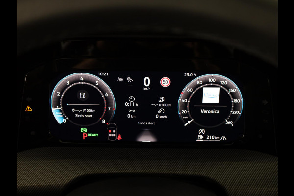 Volkswagen Golf 1.5 eTSI R-Line Edition 150 pk Automaat (DSG) | Verlengde garantie | Navigatie | Panoramadak | Parkeersensoren (Park assist) | Rondomzicht camera | Autom. airco (3 zones) | R-Line |