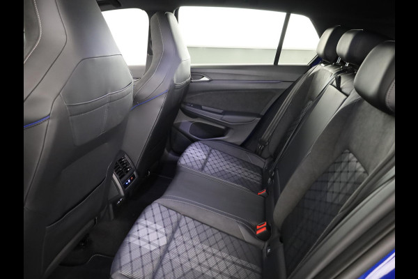 Volkswagen Golf 1.5 eTSI R-Line Edition 150 pk Automaat (DSG) | Verlengde garantie | Navigatie | Panoramadak | Parkeersensoren (Park assist) | Rondomzicht camera | Autom. airco (3 zones) | R-Line |