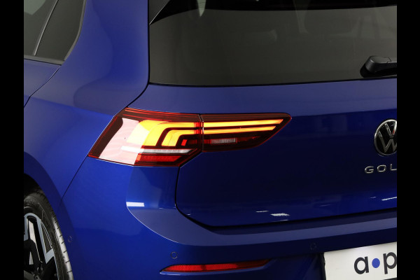 Volkswagen Golf 1.5 eTSI R-Line Edition 150 pk Automaat (DSG) | Verlengde garantie | Navigatie | Panoramadak | Parkeersensoren (Park assist) | Rondomzicht camera | Autom. airco (3 zones) | R-Line |