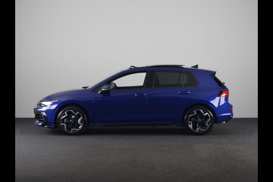 Volkswagen Golf 1.5 eTSI R-Line Edition 150 pk Automaat (DSG) | Verlengde garantie | Navigatie | Panoramadak | Parkeersensoren (Park assist) | Rondomzicht camera | Autom. airco (3 zones) | R-Line |