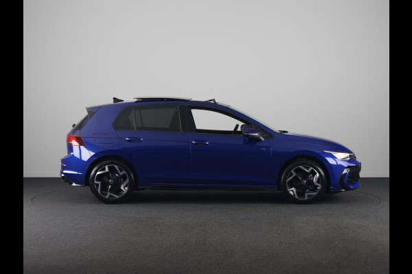 Volkswagen Golf 1.5 eTSI R-Line Edition 150 pk Automaat (DSG) | Verlengde garantie | Navigatie | Panoramadak | Parkeersensoren (Park assist) | Rondomzicht camera | Autom. airco (3 zones) | R-Line |
