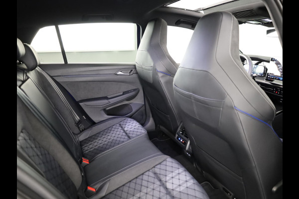 Volkswagen Golf 1.5 eTSI R-Line Edition 150 pk Automaat (DSG) | Verlengde garantie | Navigatie | Panoramadak | Parkeersensoren (Park assist) | Rondomzicht camera | Autom. airco (3 zones) | R-Line |