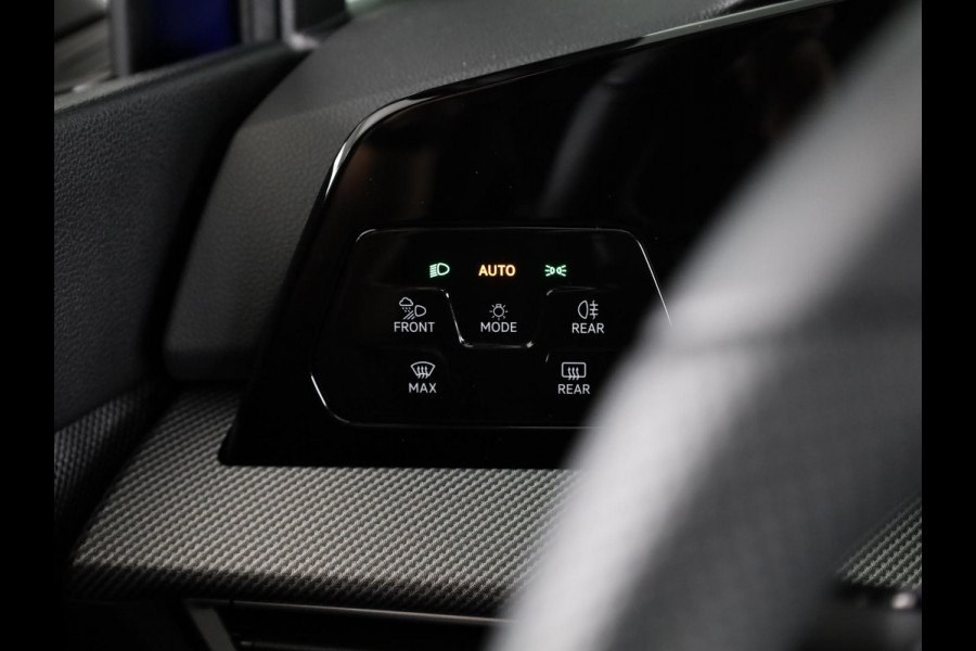 Volkswagen Golf 1.5 eTSI R-Line Edition 150 pk Automaat (DSG) | Verlengde garantie | Navigatie | Panoramadak | Parkeersensoren (Park assist) | Rondomzicht camera | Autom. airco (3 zones) | R-Line |