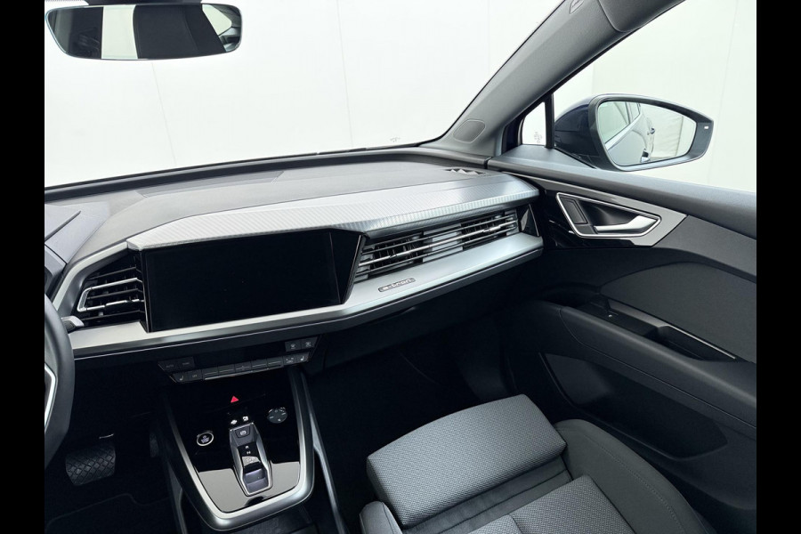 Audi Q4 Sportback e-tron 45 Edition 82 kWh VAN: 44.900,- VOOR: 41.877,- UW HERFSTVOORDEEL: 3.023,- S-LINE| 10.000KM! | STOELVERWARMING| ELEKTRISCHE ACHTERKLEP| ACHTERUITRIJCAMERA | MATRIX LED|