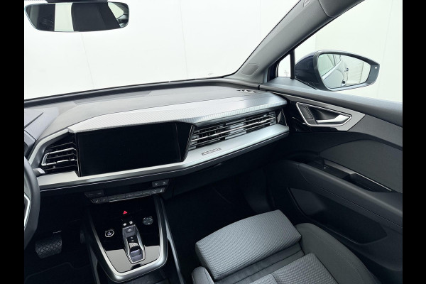 Audi Q4 Sportback e-tron 45 Edition 82 kWh VAN: 44.900,- VOOR: 41.877,- UW HERFSTVOORDEEL: 3.023,- S-LINE| 10.000KM! | STOELVERWARMING| ELEKTRISCHE ACHTERKLEP| ACHTERUITRIJCAMERA | MATRIX LED|