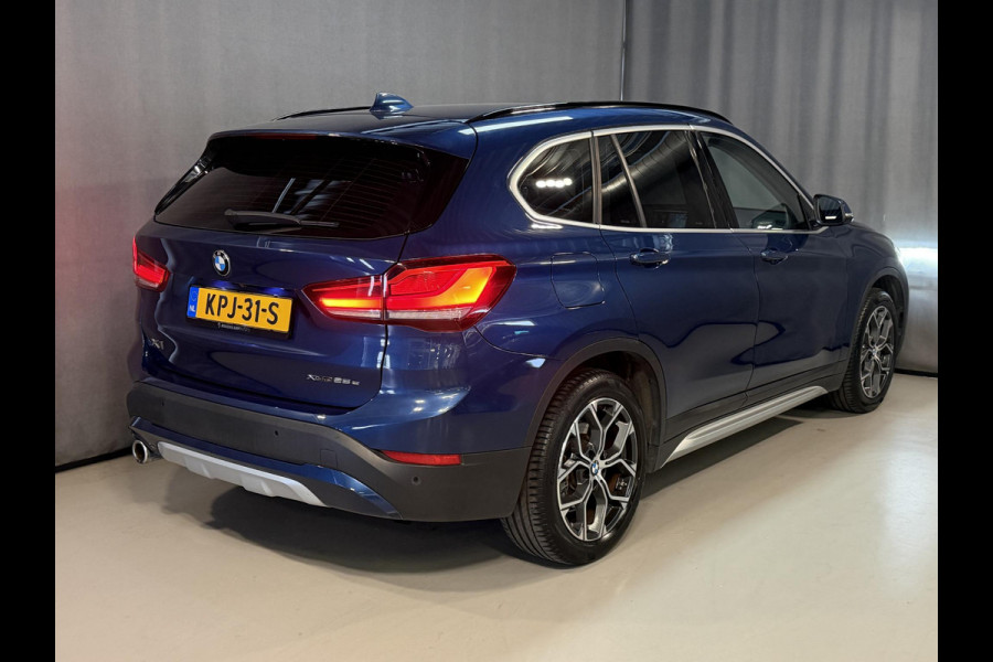 BMW X1 xDrive25e Executive xLine 18"/Keyless/Memory + stoelverwarming/Camera/Elektrische Klep/LED/DAB/Navigatie/PDC