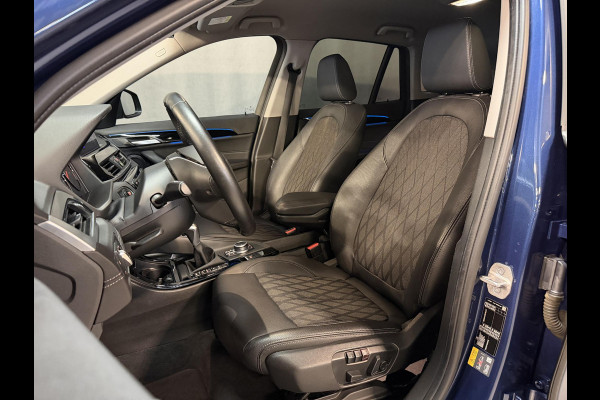 BMW X1 xDrive25e Executive xLine 18"/Keyless/Memory + stoelverwarming/Camera/Elektrische Klep/LED/DAB/Navigatie/PDC