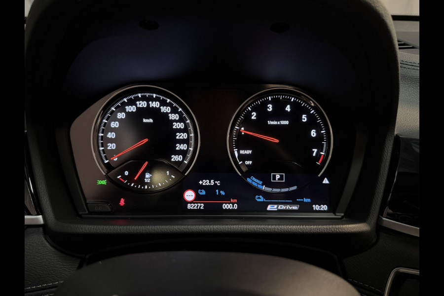 BMW X1 xDrive25e Executive xLine 18"/Keyless/Memory + stoelverwarming/Camera/Elektrische Klep/LED/DAB/Navigatie/PDC