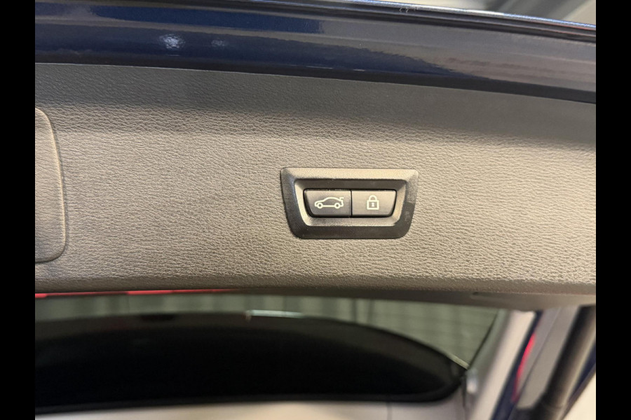 BMW X1 xDrive25e Executive xLine 18"/Keyless/Memory + stoelverwarming/Camera/Elektrische Klep/LED/DAB/Navigatie/PDC
