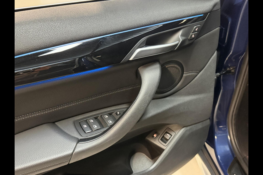BMW X1 xDrive25e Executive xLine 18"/Keyless/Memory + stoelverwarming/Camera/Elektrische Klep/LED/DAB/Navigatie/PDC