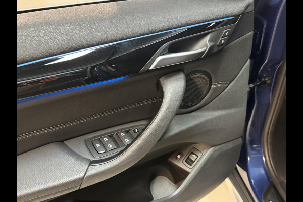 BMW X1 xDrive25e Executive xLine 18"/Keyless/Memory + stoelverwarming/Camera/Elektrische Klep/LED/DAB/Navigatie/PDC