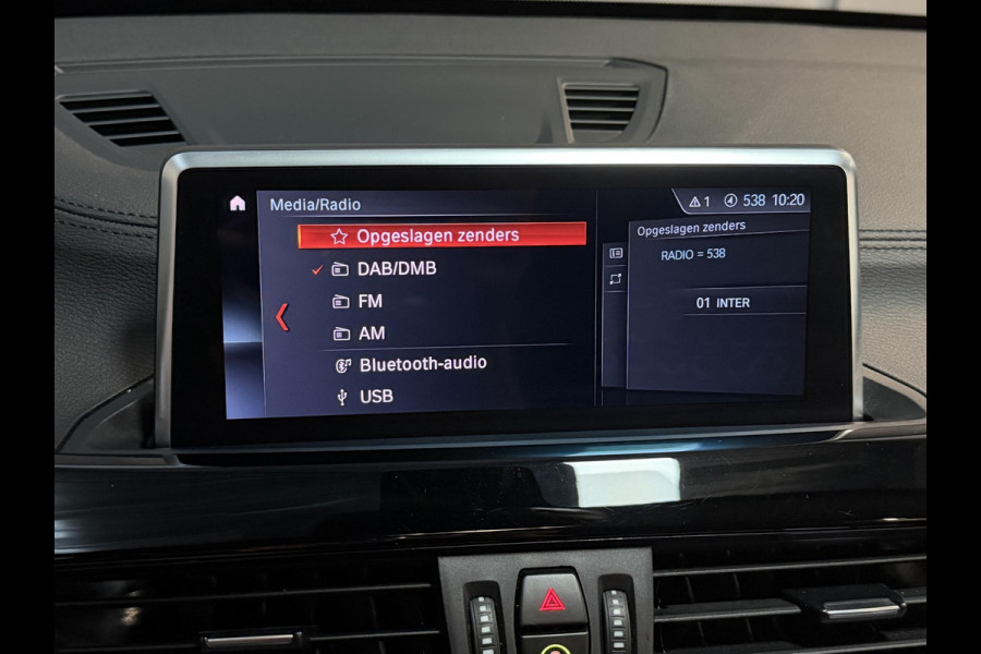 BMW X1 xDrive25e Executive xLine 18"/Keyless/Memory + stoelverwarming/Camera/Elektrische Klep/LED/DAB/Navigatie/PDC