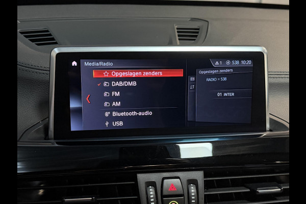 BMW X1 xDrive25e Executive xLine 18"/Keyless/Memory + stoelverwarming/Camera/Elektrische Klep/LED/DAB/Navigatie/PDC
