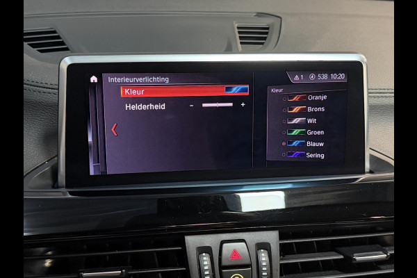 BMW X1 xDrive25e Executive xLine 18"/Keyless/Memory + stoelverwarming/Camera/Elektrische Klep/LED/DAB/Navigatie/PDC