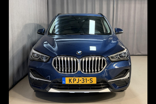 BMW X1 xDrive25e Executive xLine 18"/Keyless/Memory + stoelverwarming/Camera/Elektrische Klep/LED/DAB/Navigatie/PDC