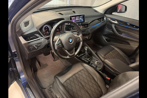 BMW X1 xDrive25e Executive xLine 18"/Keyless/Memory + stoelverwarming/Camera/Elektrische Klep/LED/DAB/Navigatie/PDC
